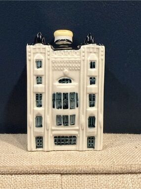 KLM Delftware Miniature Sealed #102 Theatre Tuschinski Amsterdam